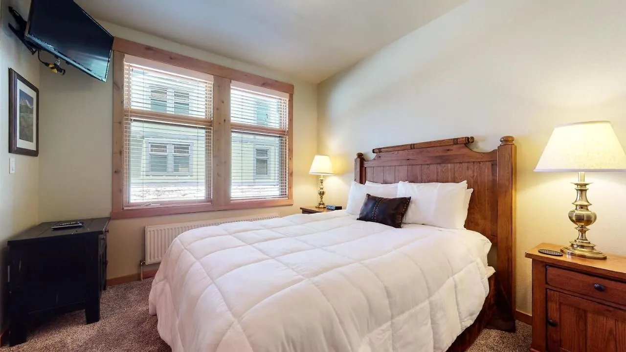 Solstice 11 Amazing Location On Golf Course, Heated Garage, Private Washer Dryer Condo Mammoth Lakes