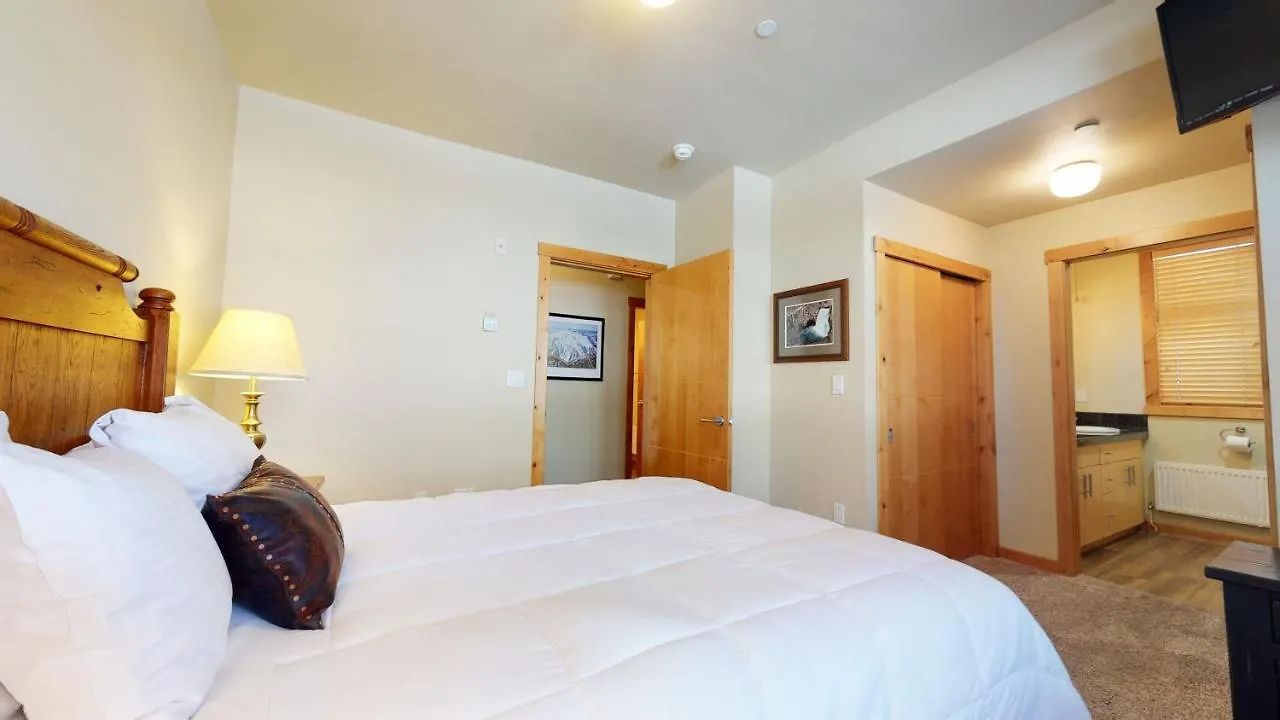 Apartment Solstice 11 Amazing Location On Golf Course, Heated Garage, Private Washer Dryer Condo Mammoth Lakes