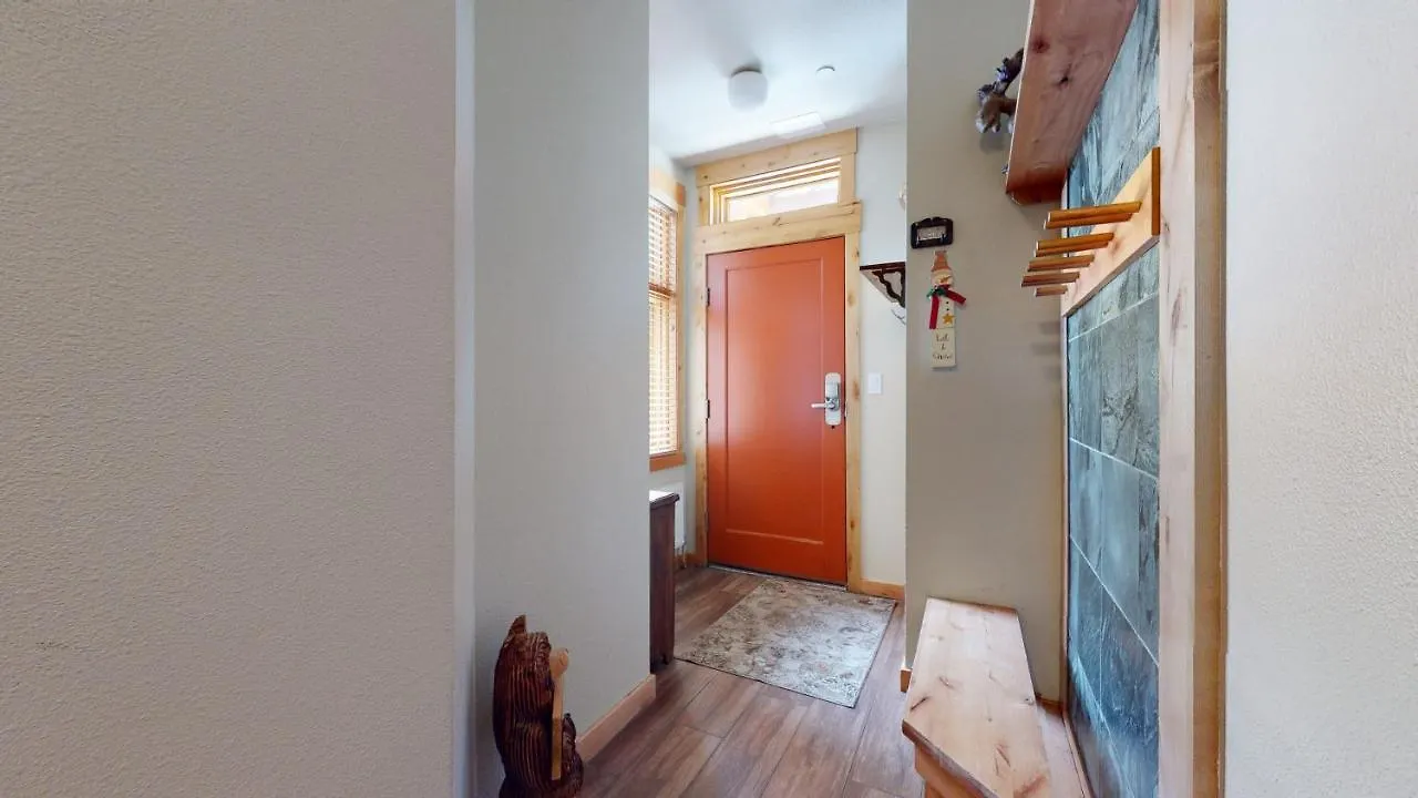 Apartment Solstice 11 Amazing Location On Golf Course, Heated Garage, Private Washer Dryer Condo Mammoth Lakes