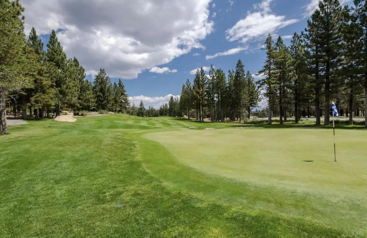 Apartment Solstice 11 Amazing Location On Golf Course, Heated Garage, Private Washer Dryer Condo Mammoth Lakes