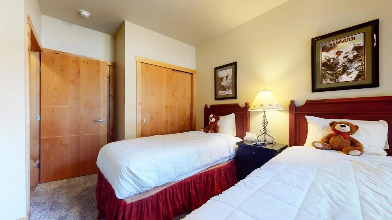 Solstice 11 Amazing Location On Golf Course, Heated Garage, Private Washer Dryer Condo Mammoth Lakes Apartment