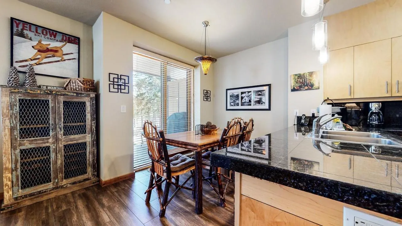 Apartment Solstice 11 Amazing Location On Golf Course, Heated Garage, Private Washer Dryer Condo Mammoth Lakes
