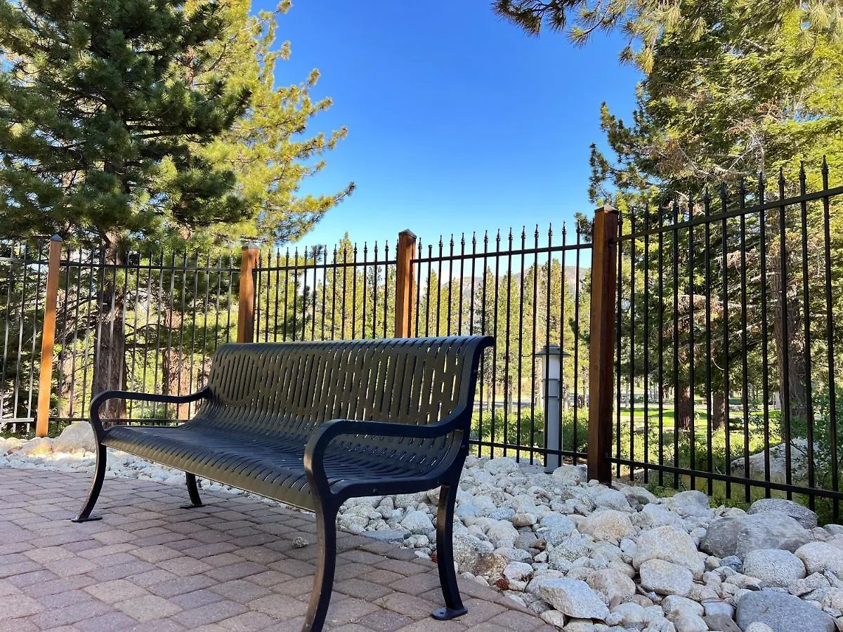 Apartment Solstice 11 Amazing Location On Golf Course, Heated Garage, Private Washer Dryer Condo Mammoth Lakes