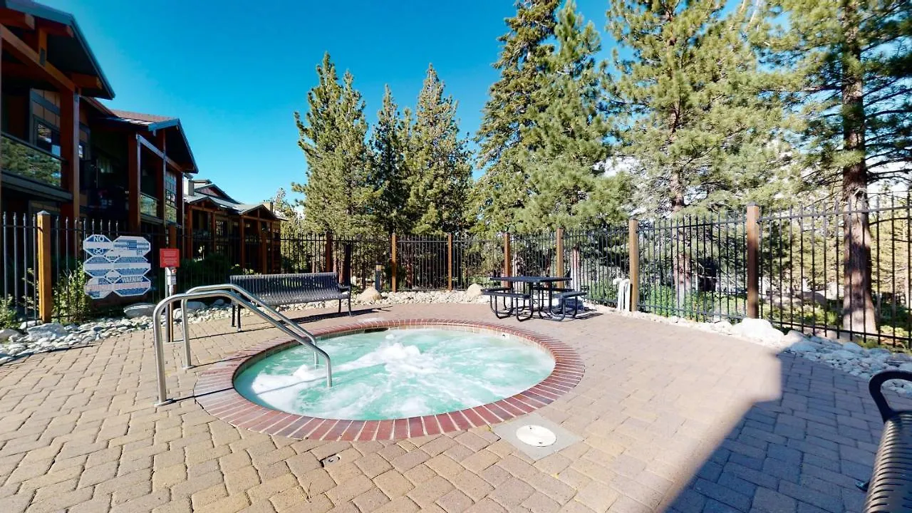 Apartment Solstice 11 Amazing Location On Golf Course, Heated Garage, Private Washer Dryer Condo Mammoth Lakes