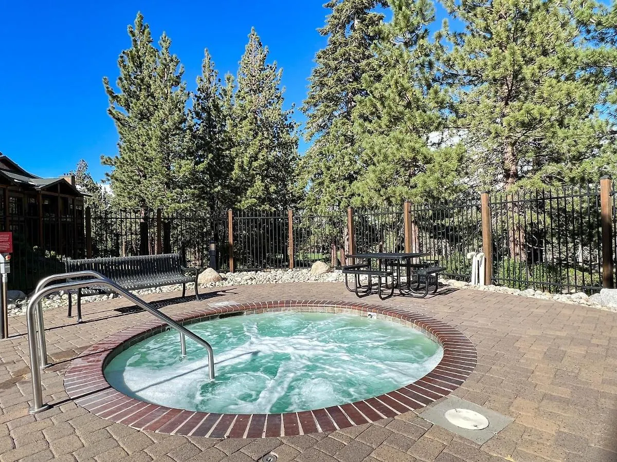Apartment Solstice 11 Amazing Location On Golf Course, Heated Garage, Private Washer Dryer Condo Mammoth Lakes